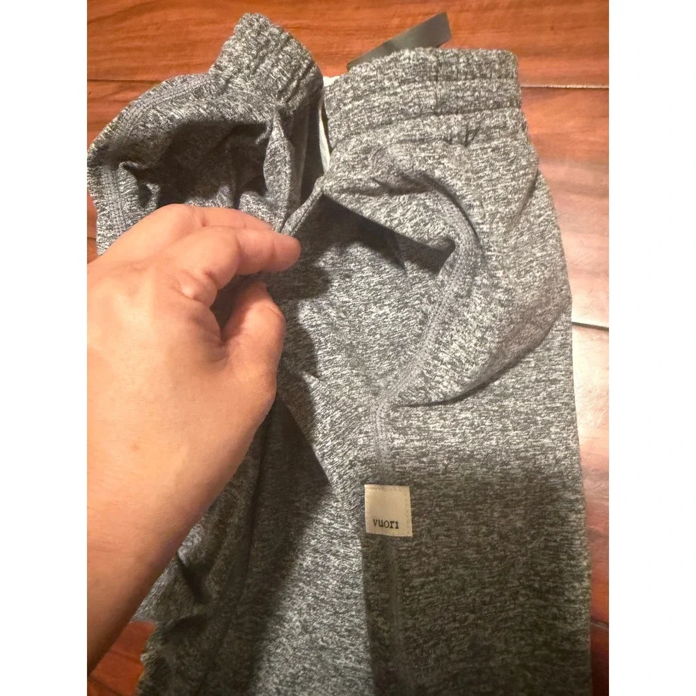 Vuori Mens Grey Heather Performance Jogger Sweatpants Size Large Elastic Waist
